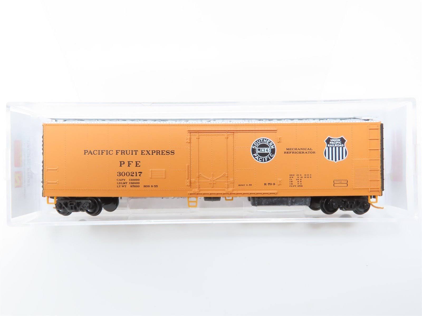 Micro Trains Pacific Fruit Express Reefer