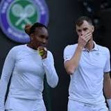 Wimbledon crowd carries Murray & Venus on Mexican wave to mixed win