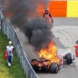 GP van Oostenrijk: Auto van Carlos Sainz vat vlam, bekijk de beelden